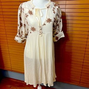 Umgee Darla Dress Sz: S Color: cream with brown embroidery